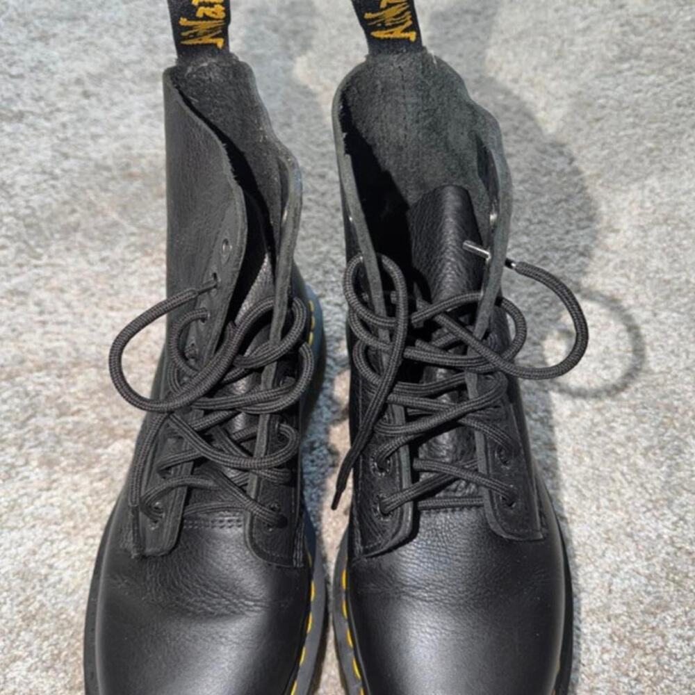 Black leather dr martens 1460
